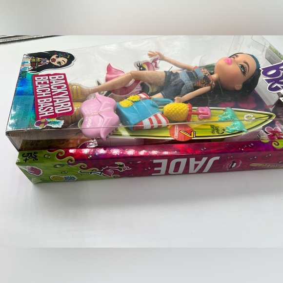 Bratz backyard beach bash doll jade new in box 7 accessories doll action figure - Picture 2 of 12